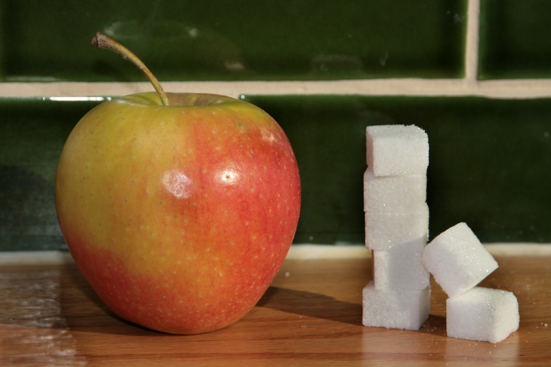 Apfel mit Menge des enthaltenen (Frucht-) Zuckers